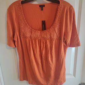 Madison Women's Tee Size Medium